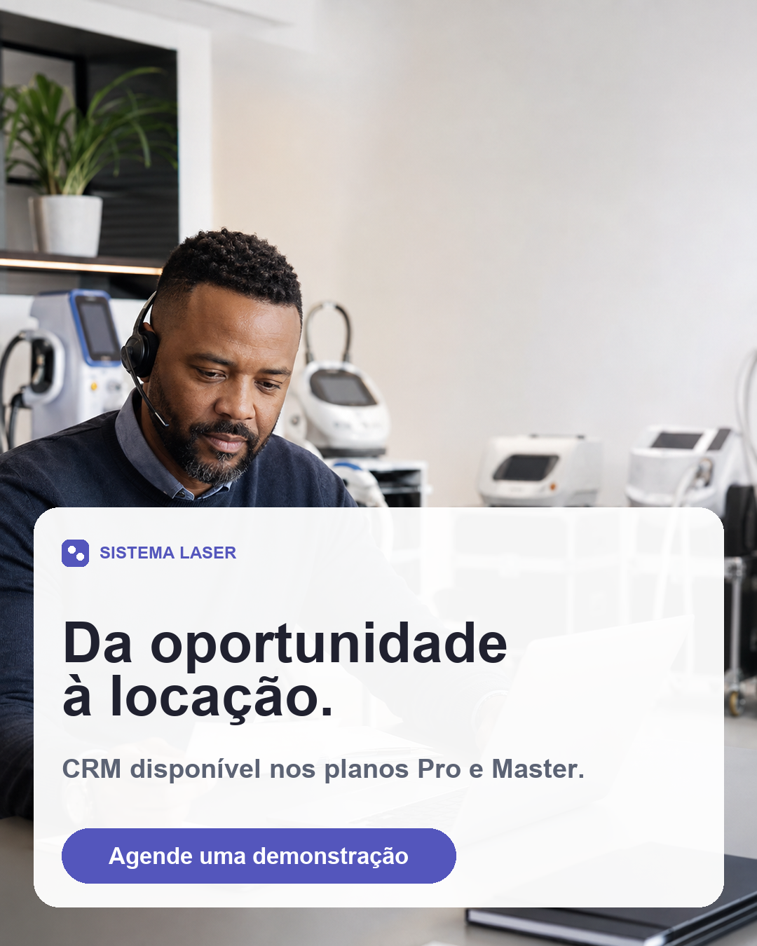Proprietário de locadora de laser acompanhando uma oportunidade comercial